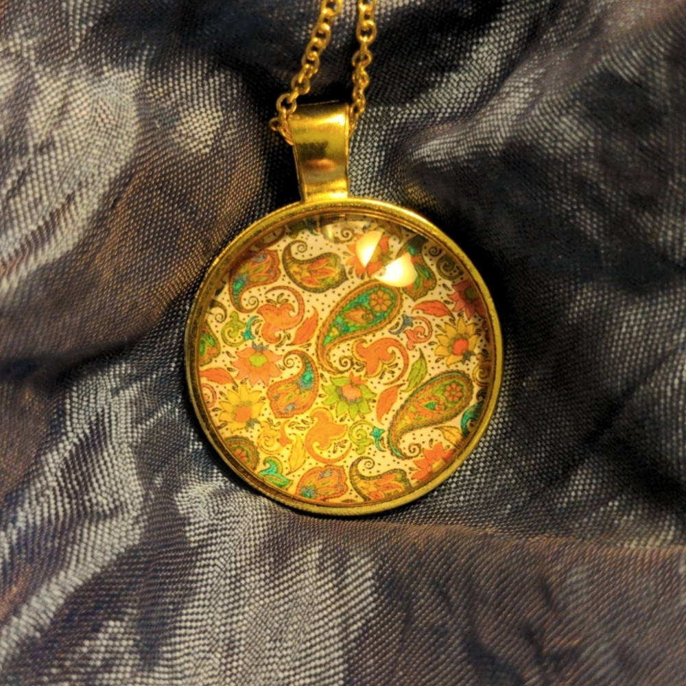Paisley Pendant , Gold tone chain